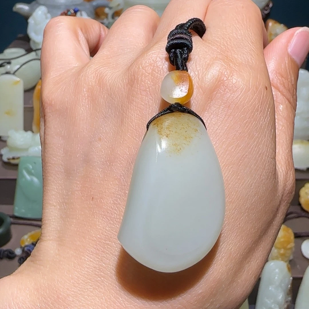 回***岸和田玉未镶嵌颈饰