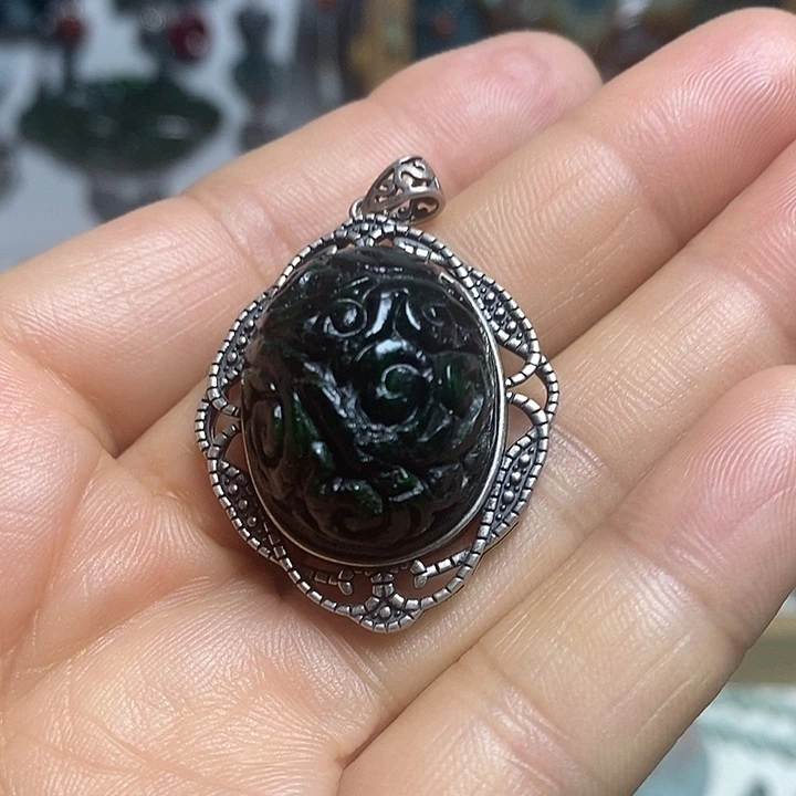 翡翠未镶嵌吊坠(赠链)