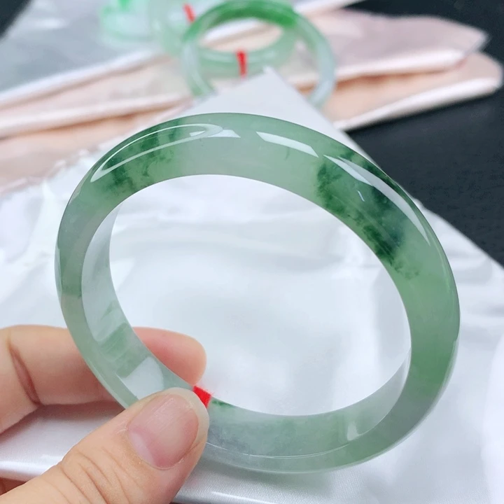 未镶嵌手镯翡翠60+飘花翡翠手镯