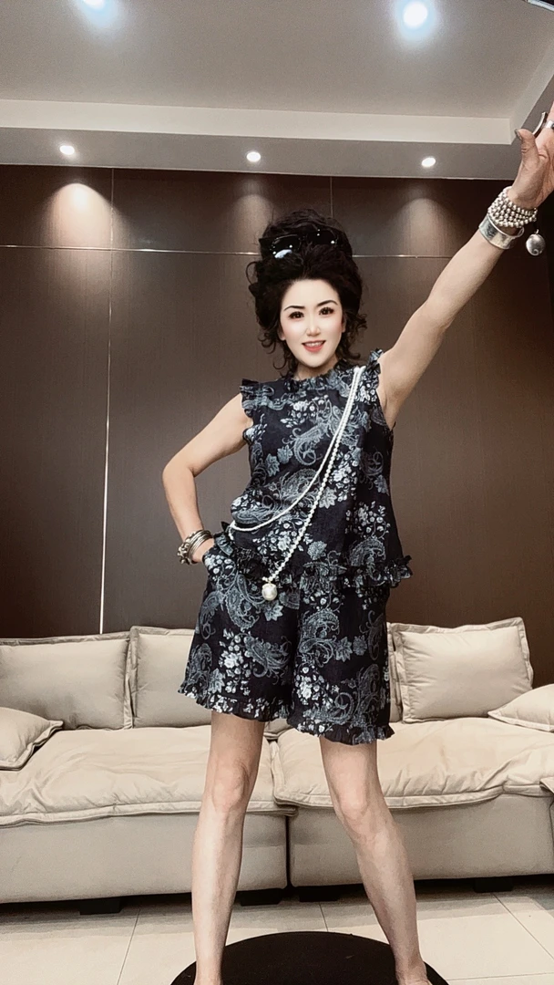 DPL 2025新款时尚洋气显瘦遮肉木耳边设计感减龄套装