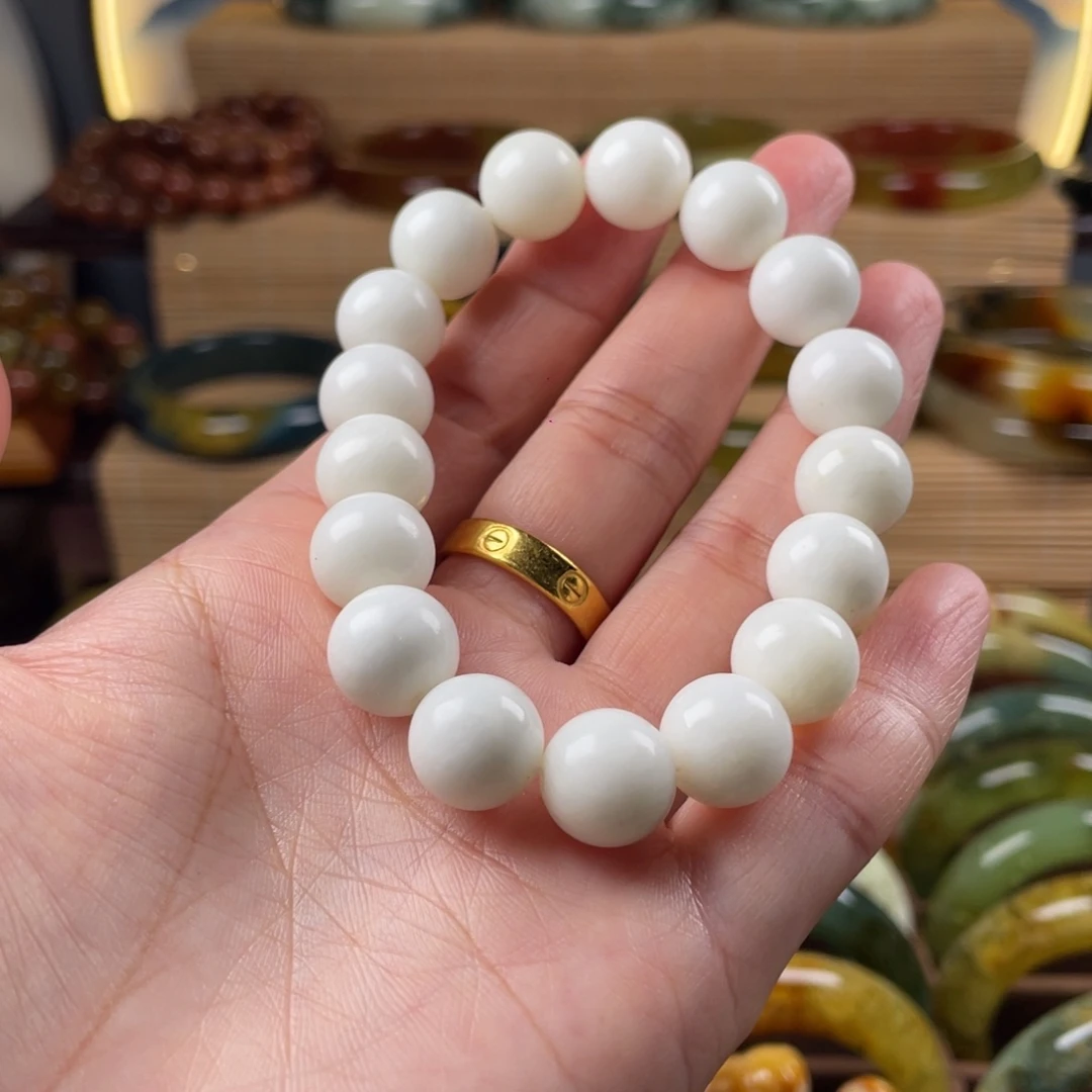 大***萍蛇纹石玉未镶嵌手镯