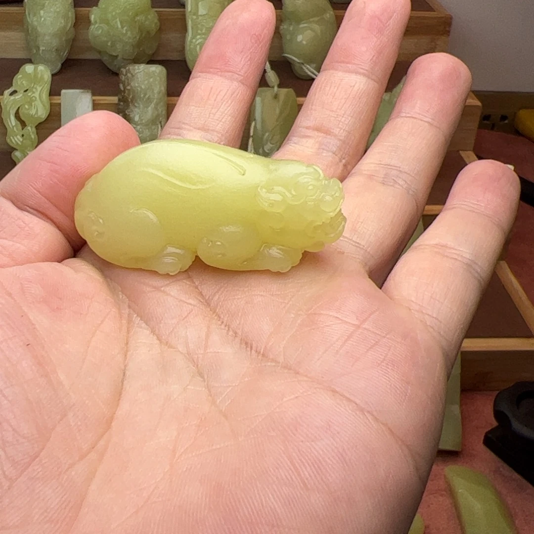 烟***楼和田玉（黄玉）未镶嵌颈饰