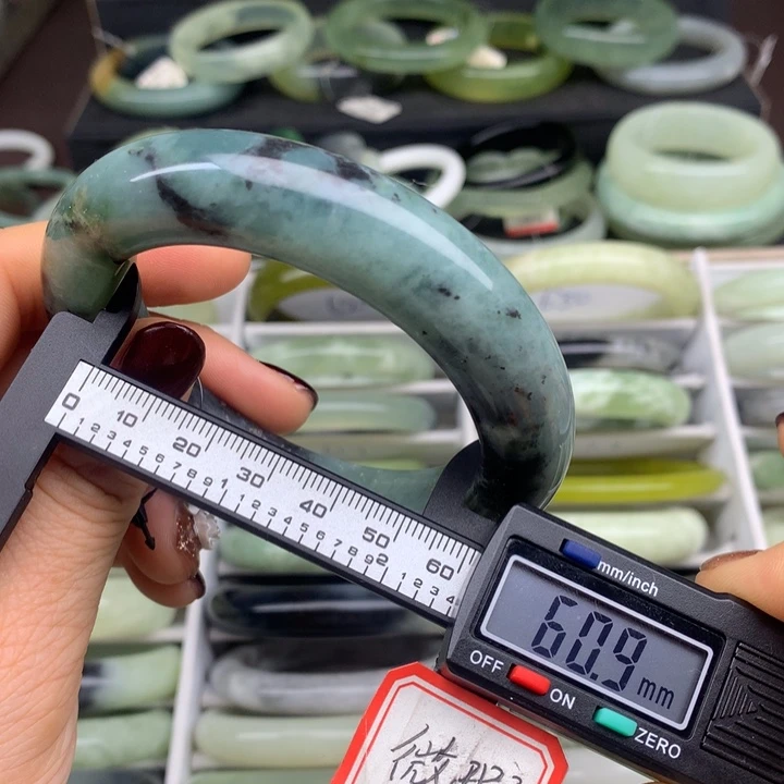 蛇纹石玉未镶嵌手镯609