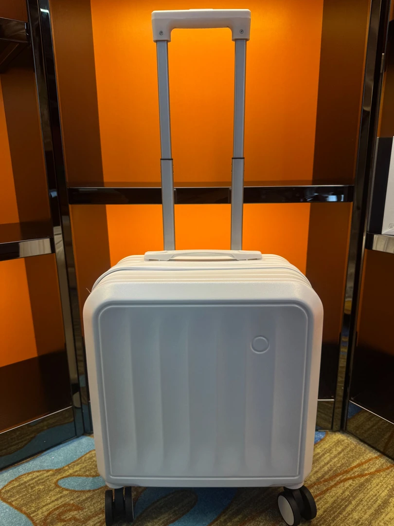谷物白18寸衣物箱密码旅游箱