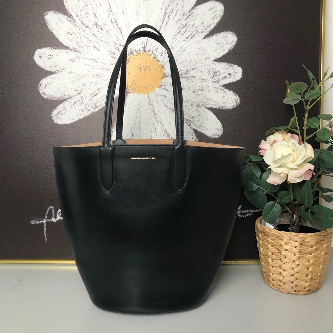 99新 Alexander McQueen/亚历山大·麦昆 黑色牛皮tote托特包