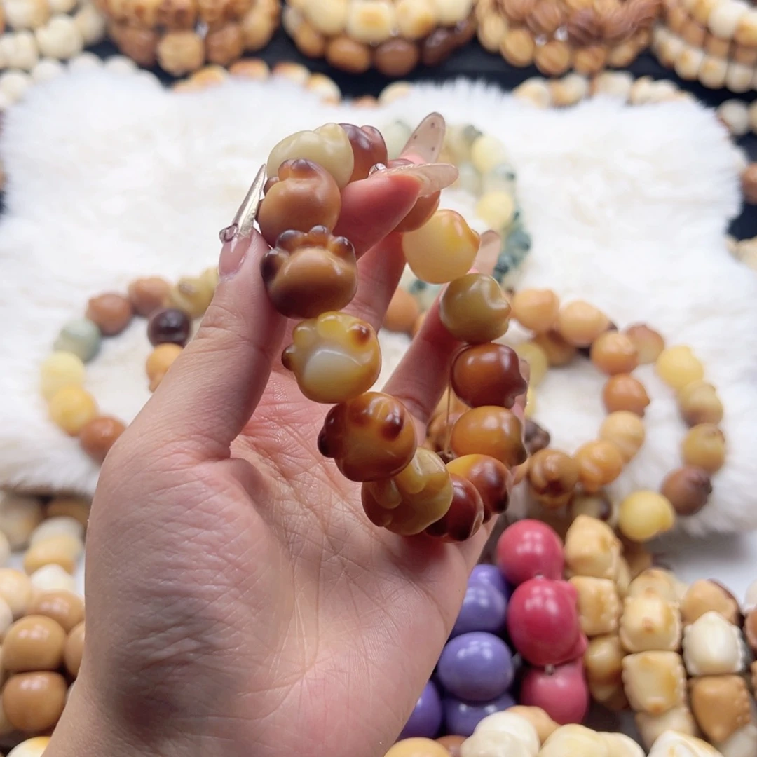 吊坠白玉菩提熊爪20卡黑白点