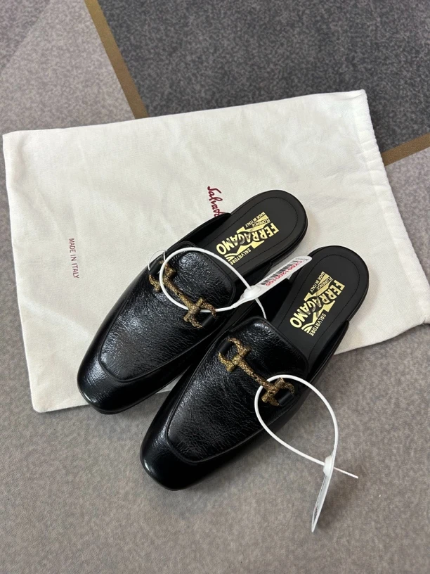 99新 FERRAGAMO/菲拉格慕 黑色拖鞋三八码
