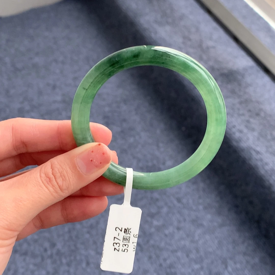 翡翠手镯未镶嵌冰辣绿