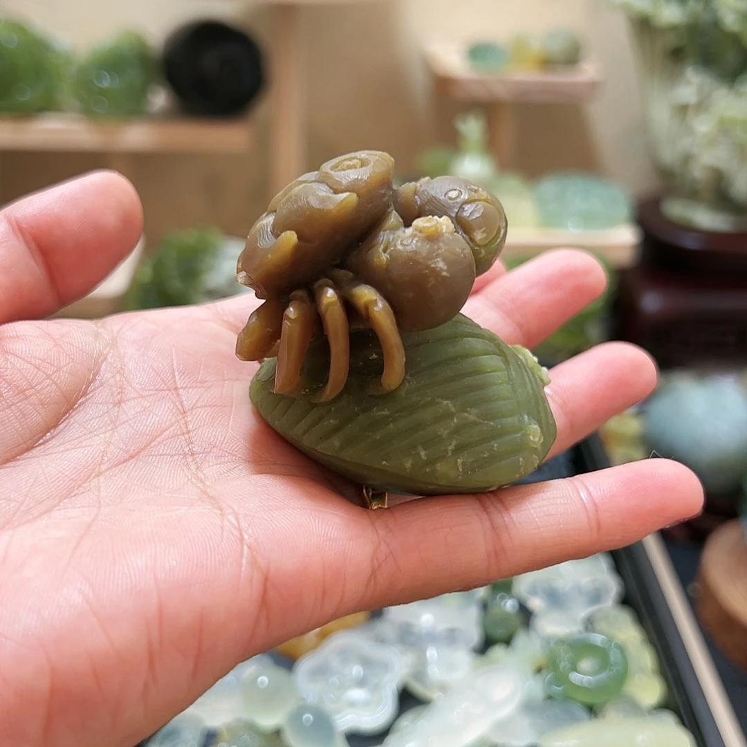 蛇纹石玉颈饰未镶嵌