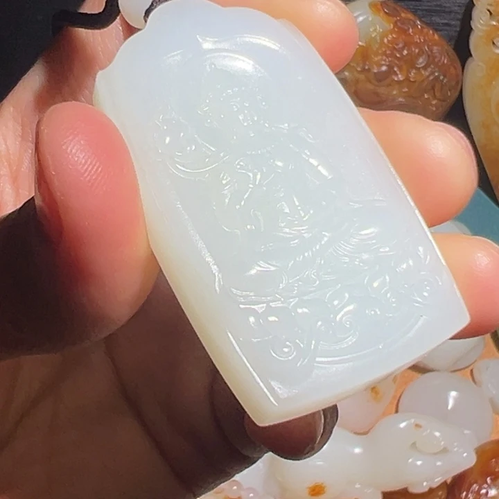 黑***务和田玉未镶嵌颈饰