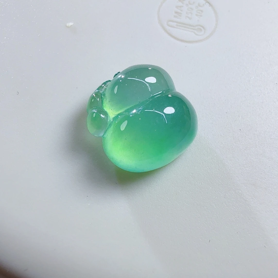 翡翠未镶嵌颈饰立体葫芦