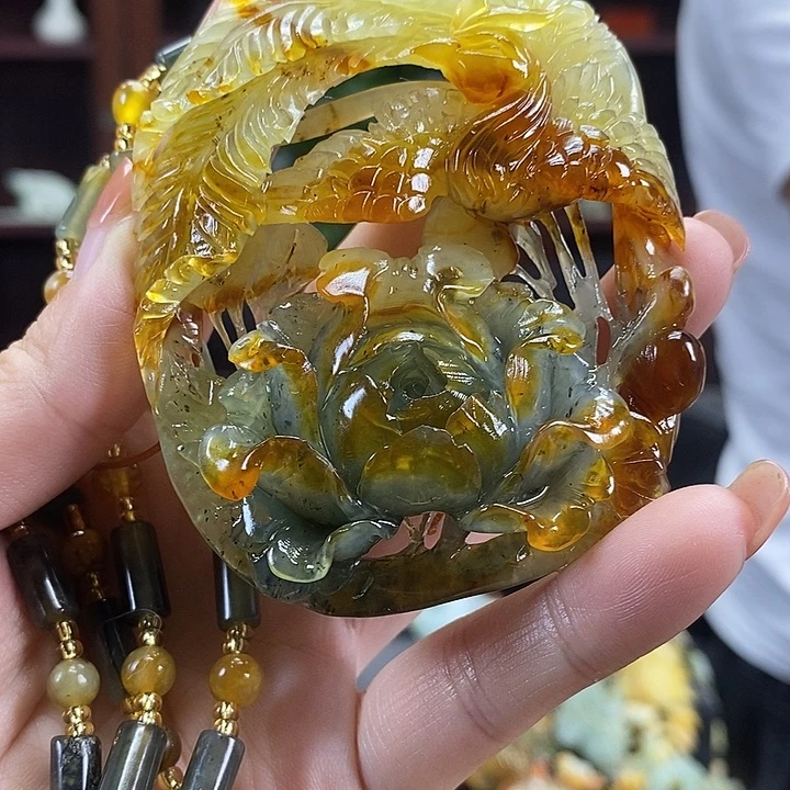 蛇纹石玉未镶嵌颈饰