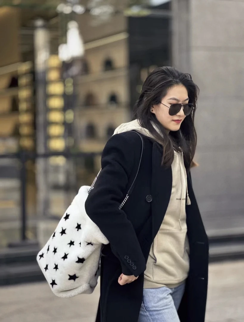 95新 YSL/圣罗兰 展会外场！白色星星毛毛托特包