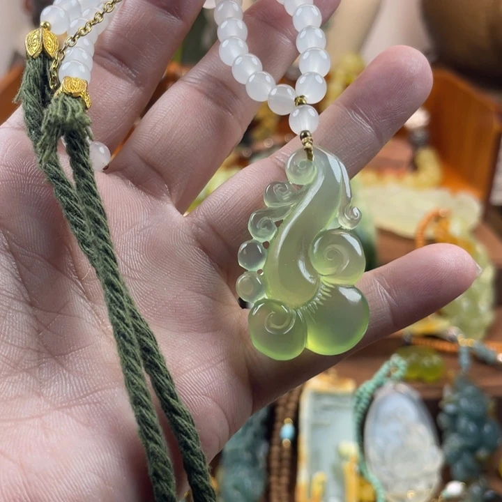 蛇纹石玉未镶嵌吊坠