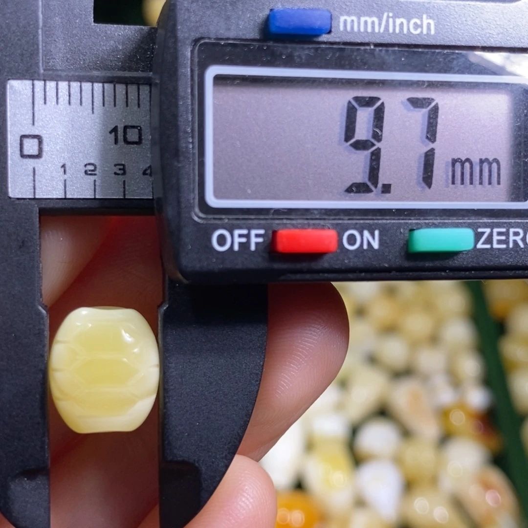 蜜蜡未镶嵌裸石配饰