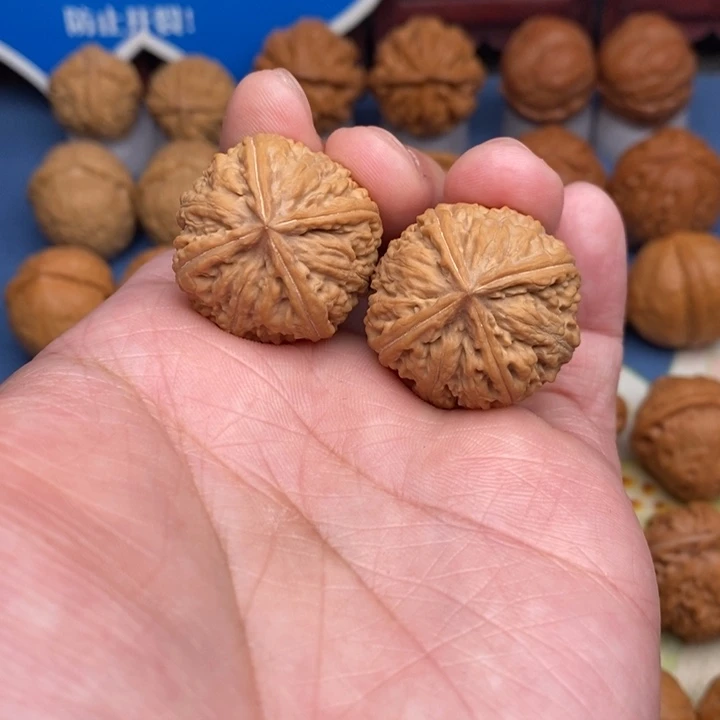 文玩核桃把件四棱