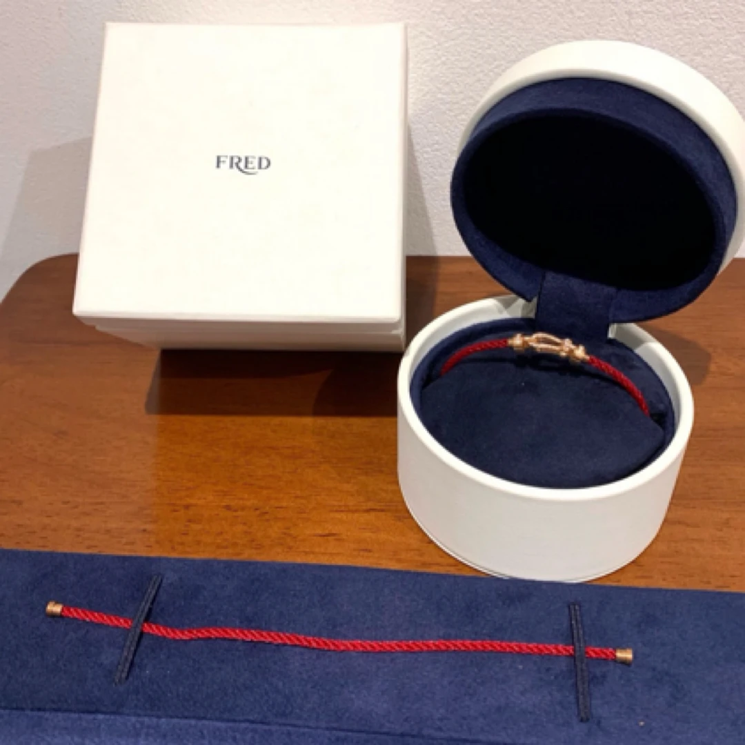 99新 FRED/斐登 满钻马蹄扣红绳手链 盒24年票