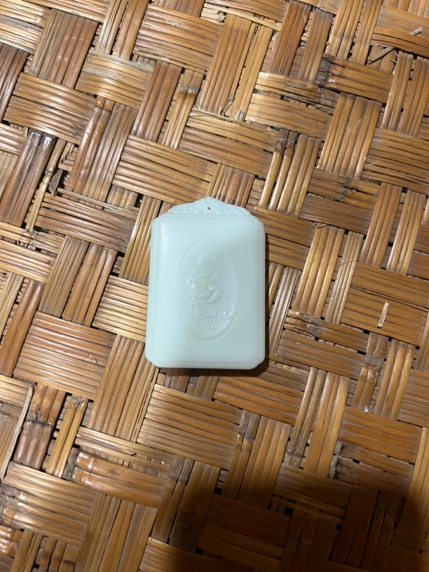 奇【闪购商品】和田玉观音背后带荷花