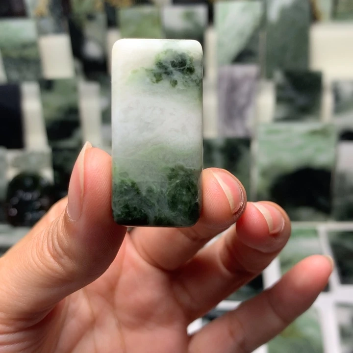 独山玉颈饰未镶嵌