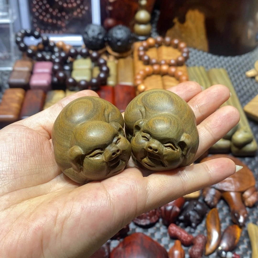 木绿檀木小猪两只