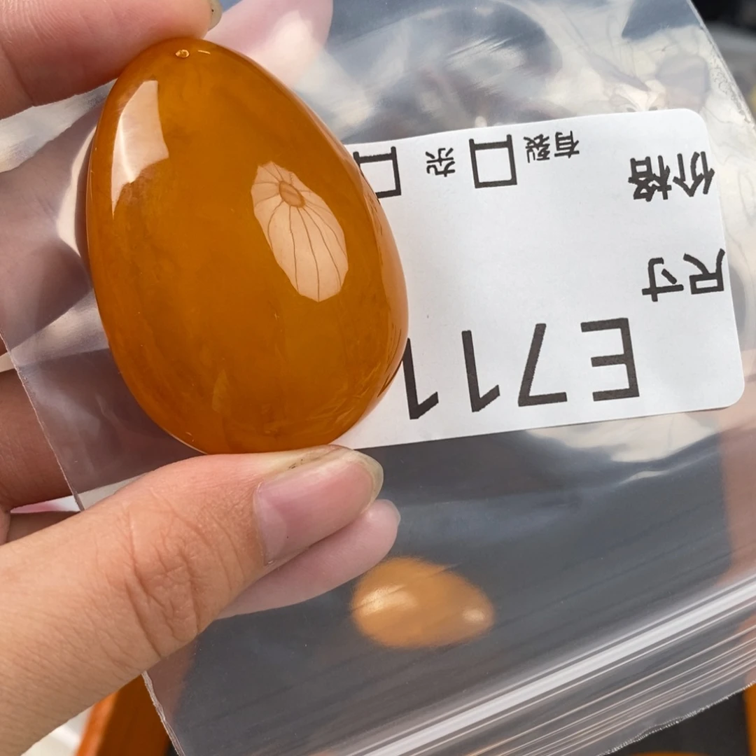 蜜蜡未镶嵌珠宝奇石