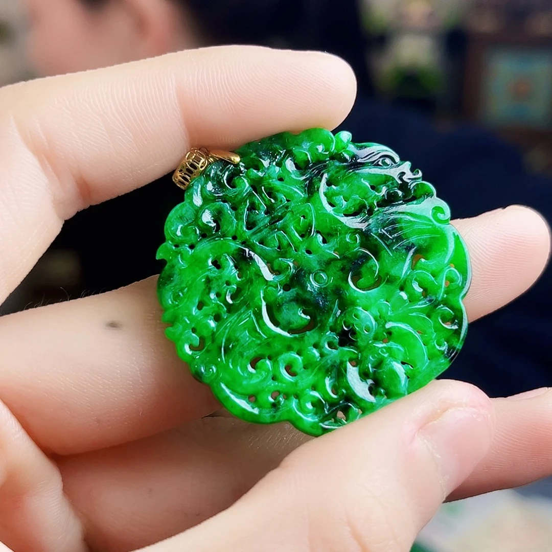 颈饰18K金镶嵌翡翠多样性