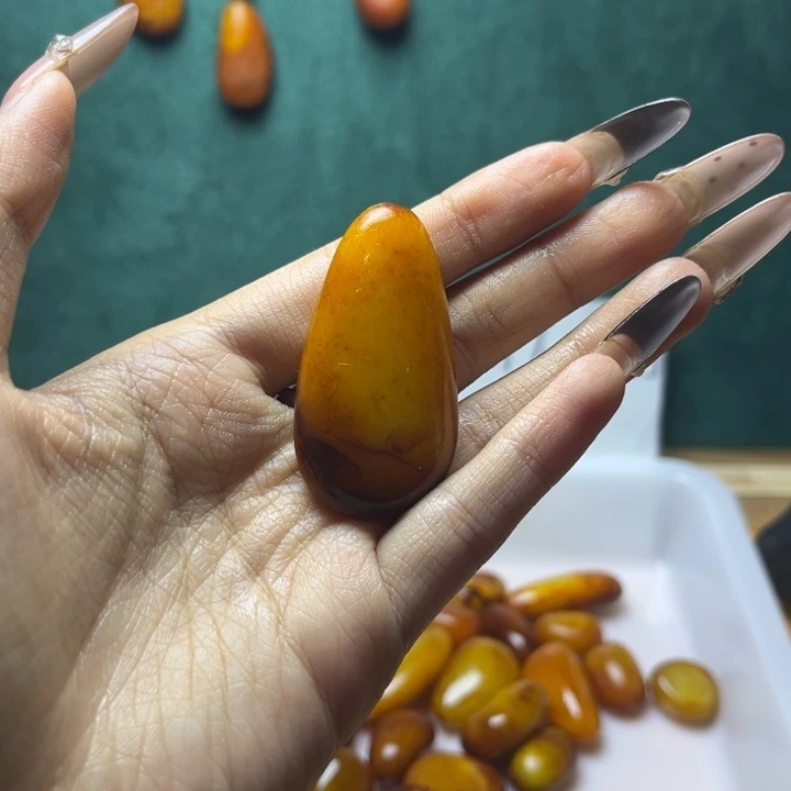 未镶嵌和田玉（糖玉）珠宝半成品