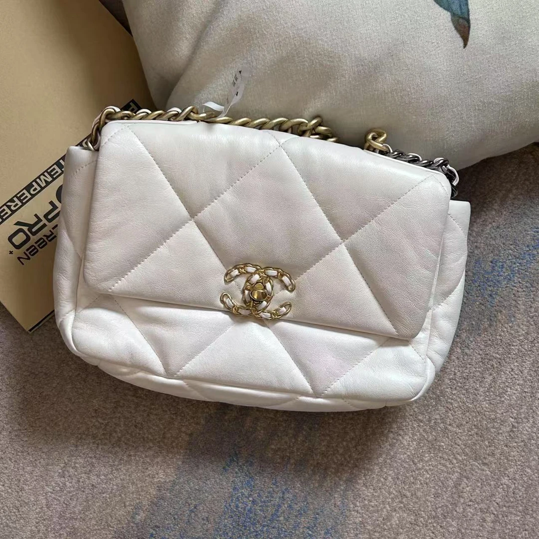 99新 Chanel/香奈儿 99新19bag小号白色金扣单肩斜挎包31开/0000
