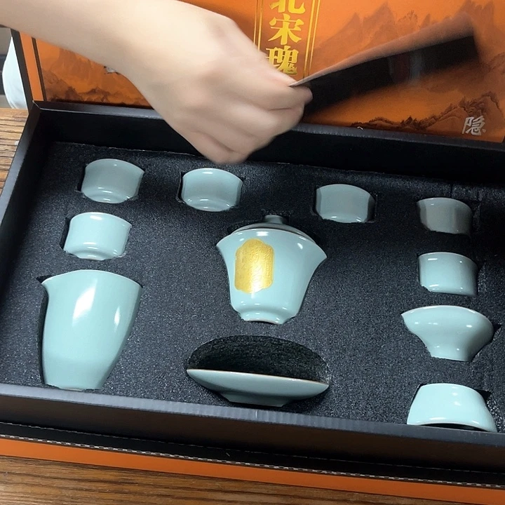 孤品茶具套装等。