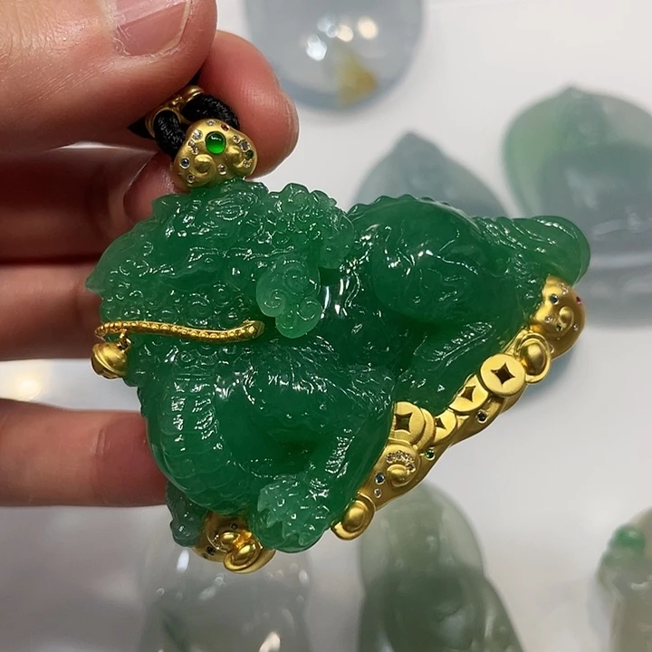 定制翡翠未镶嵌挂件