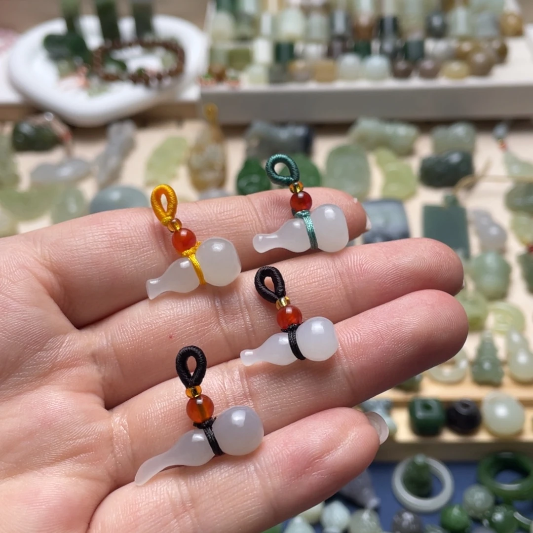 和田玉未镶嵌颈饰一颗