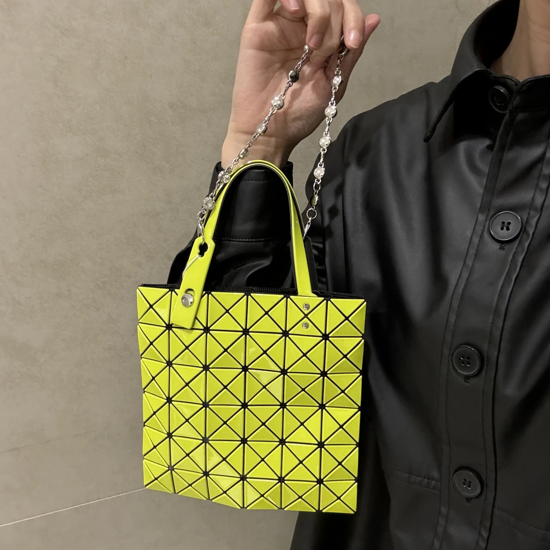 95新 Issey Miyake/三宅一生 【小考拉】三宅一生柠檬黄mini托特包