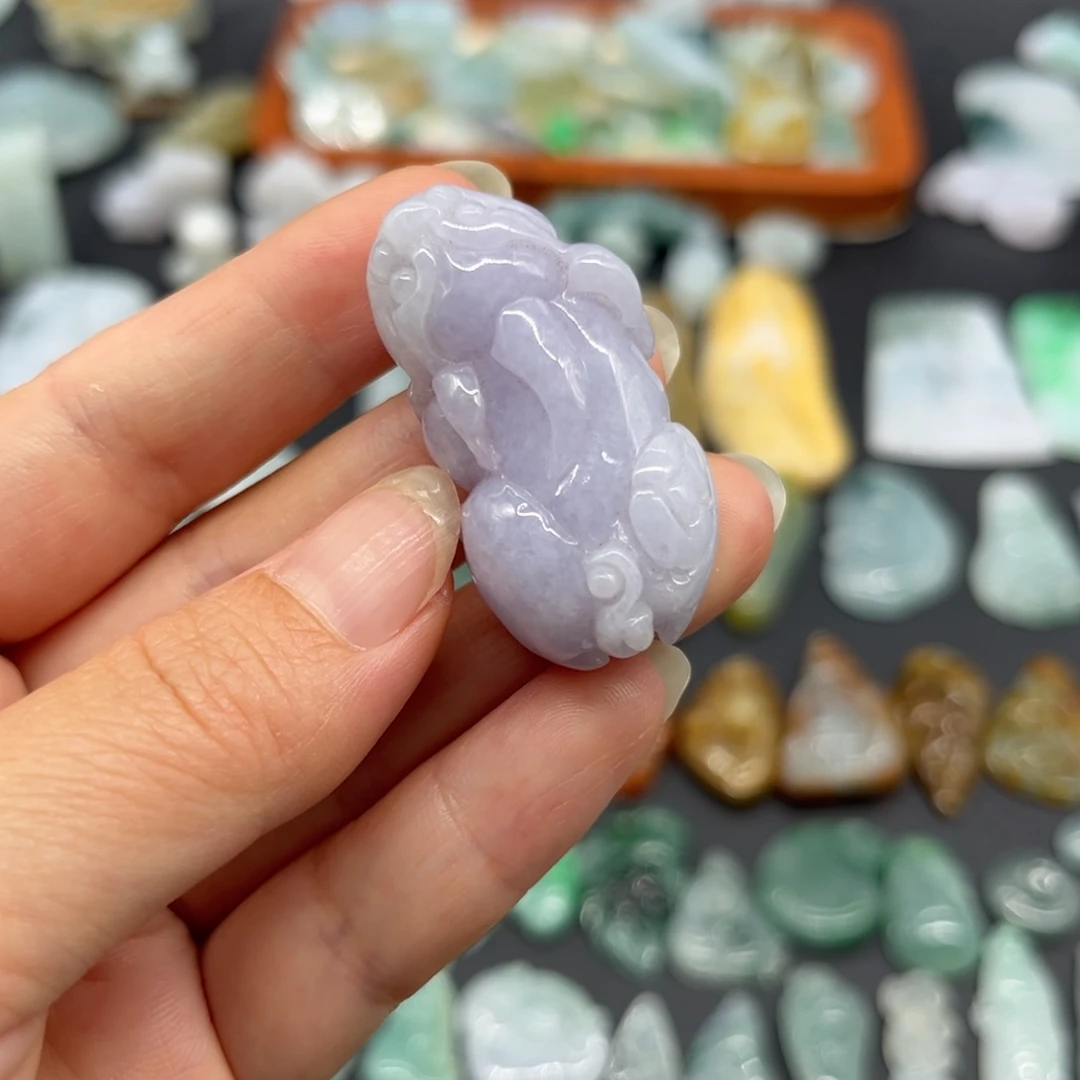 翡翠未镶嵌颈饰貔貅