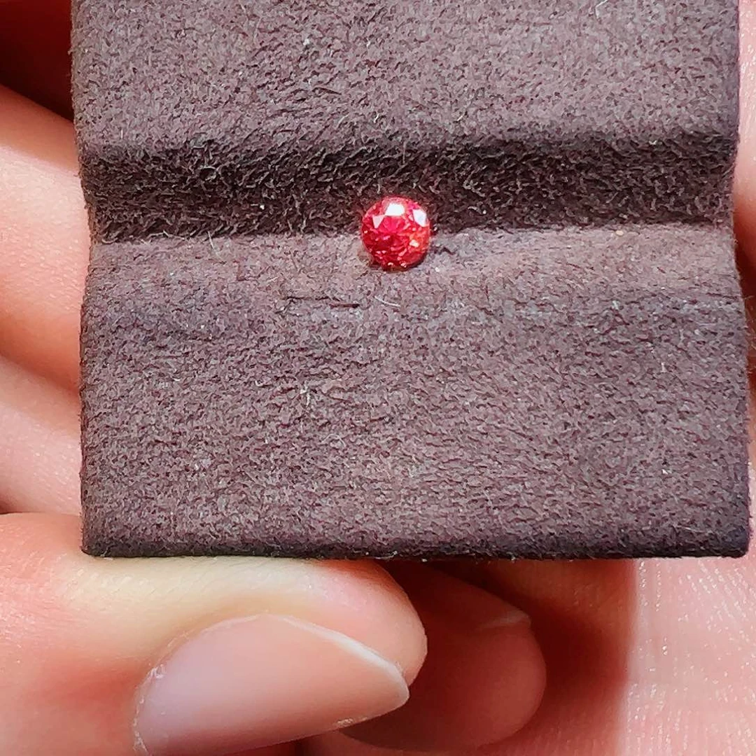 尖晶石裸石未镶嵌亭***枝0.25克拉天然超级热粉马亨盖尖晶