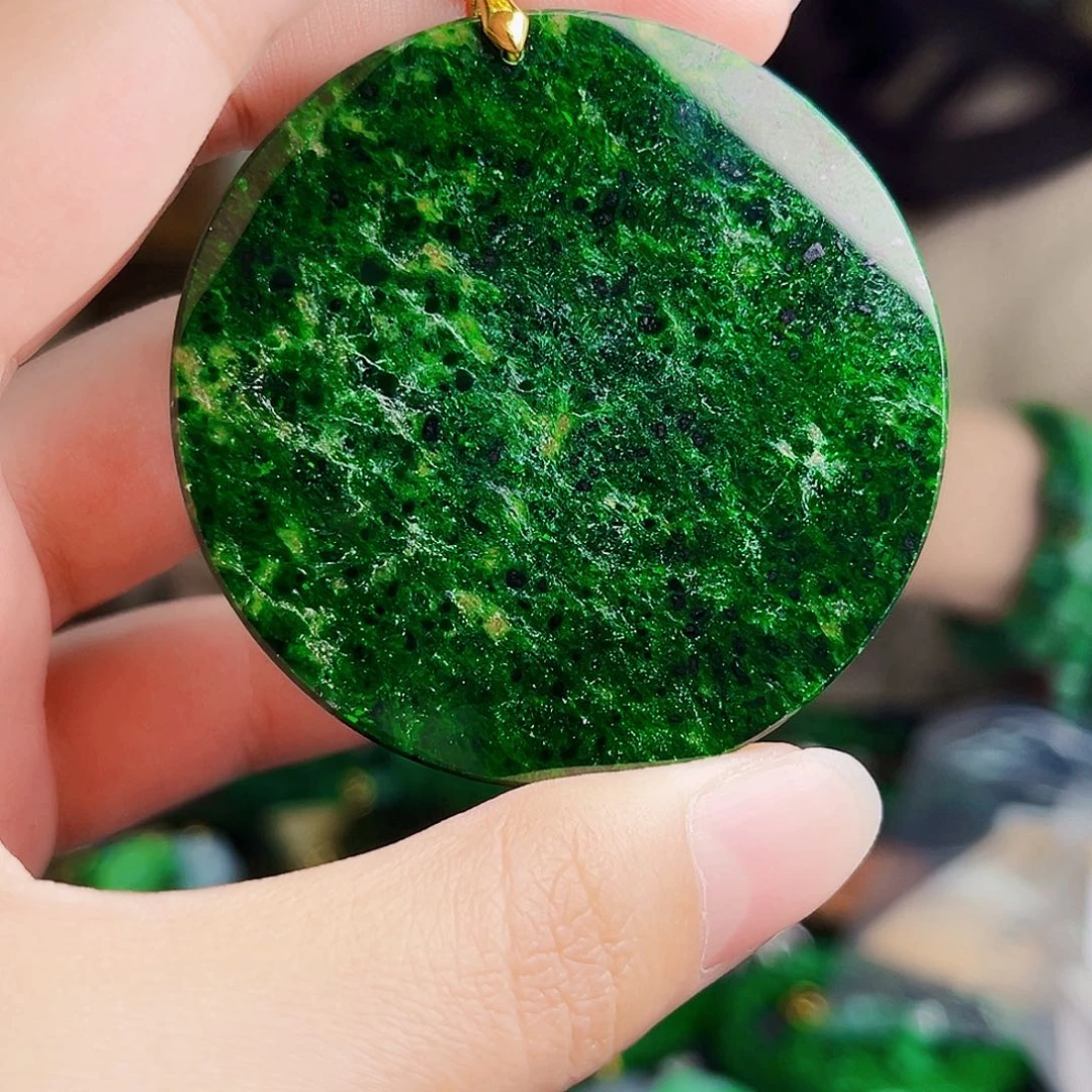 颈饰未镶嵌翡翠多样性