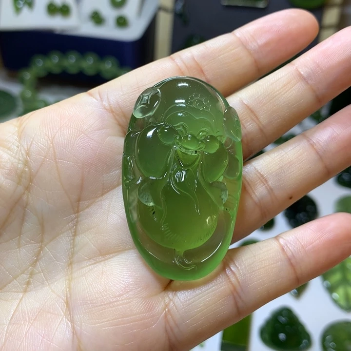 岫玉未镶嵌颈饰吊坠