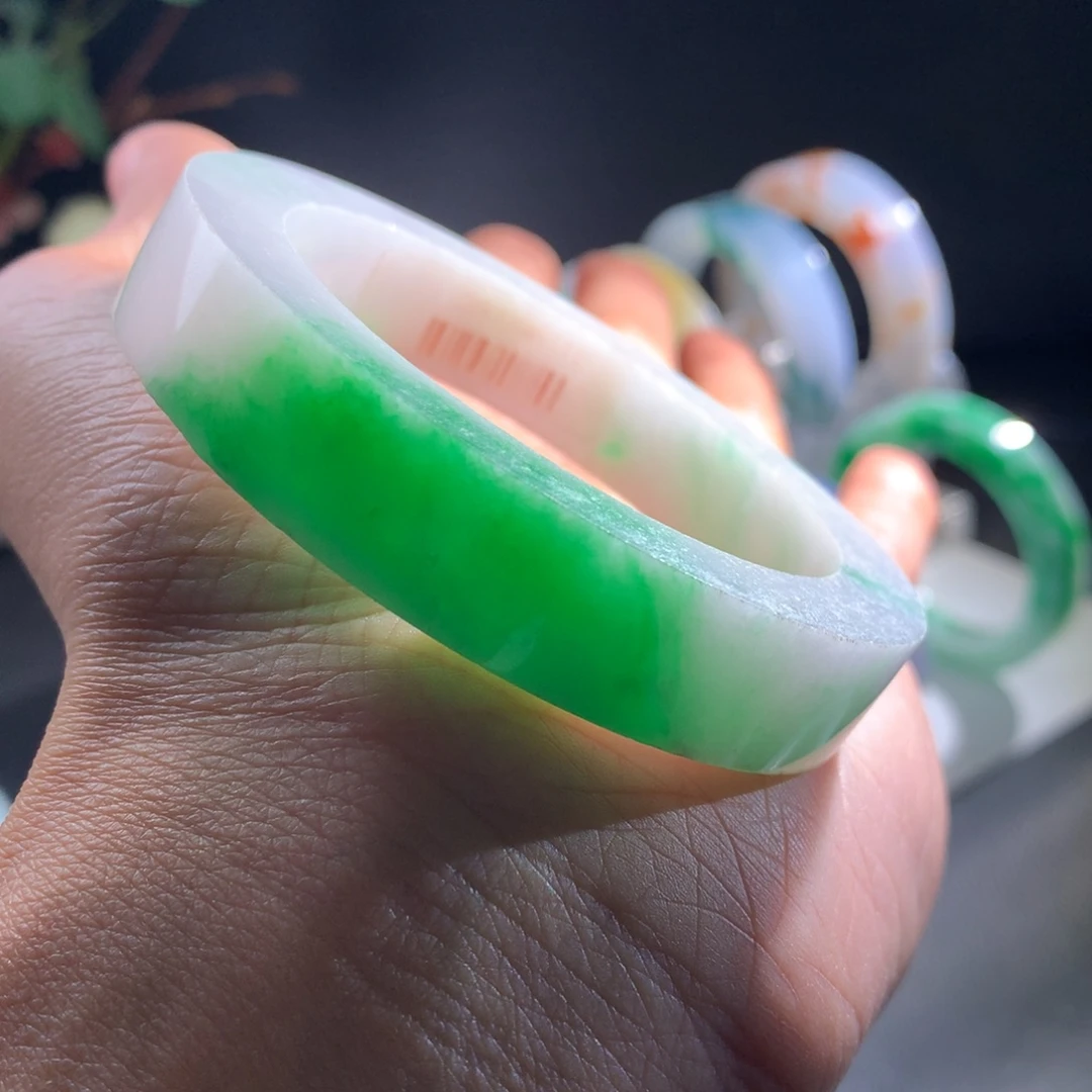 定制翡翠未镶嵌手镯