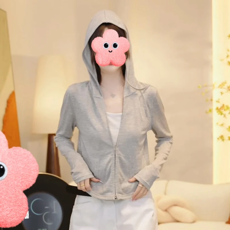 『闲暇时光』2025夏季新款舒适凉感连帽薄款防晒长袖上衣LK2505070