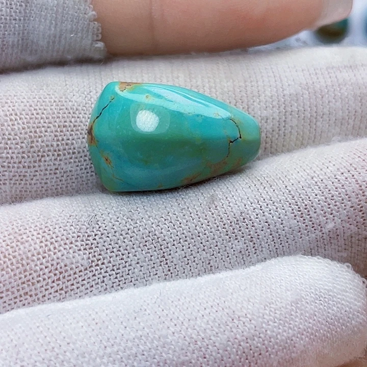 绿松石未镶嵌饰品
