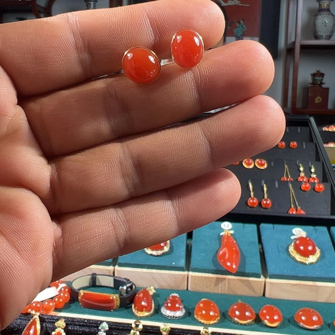 南红玛瑙18K金镶嵌耳饰
