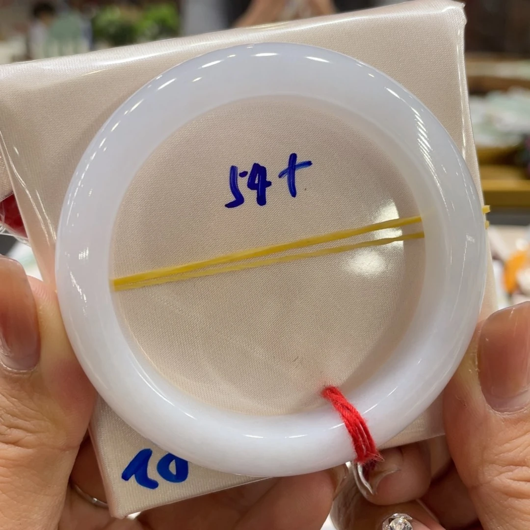 翡翠手镯未镶嵌翡翠手镯
