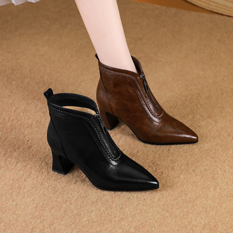 WL新款短靴9724尖头粗跟34-42舒适显瘦气质牛皮压花编制时装女靴