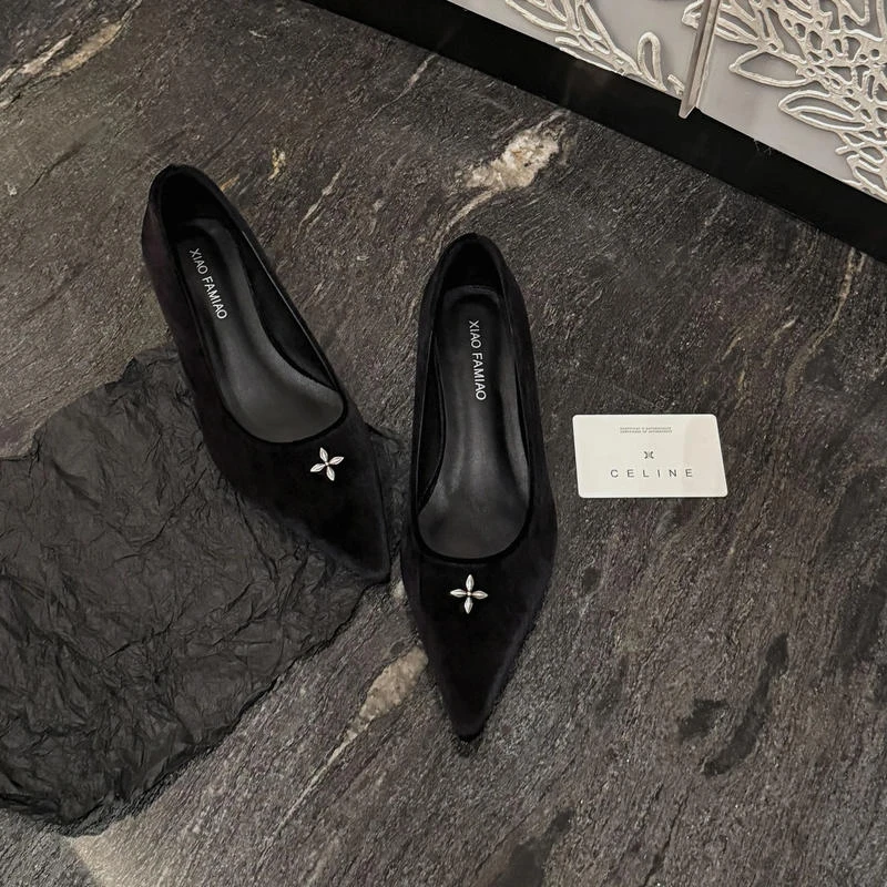 法式尖头丝绒浅口单鞋女气质通勤百搭细跟高跟鞋小皮鞋