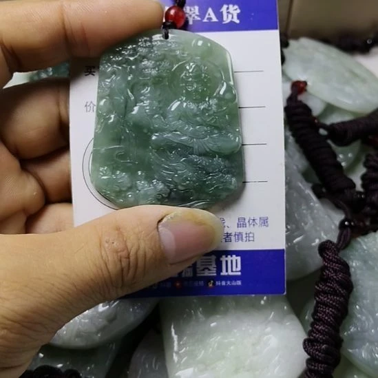 翡翠未镶嵌颈饰挂件