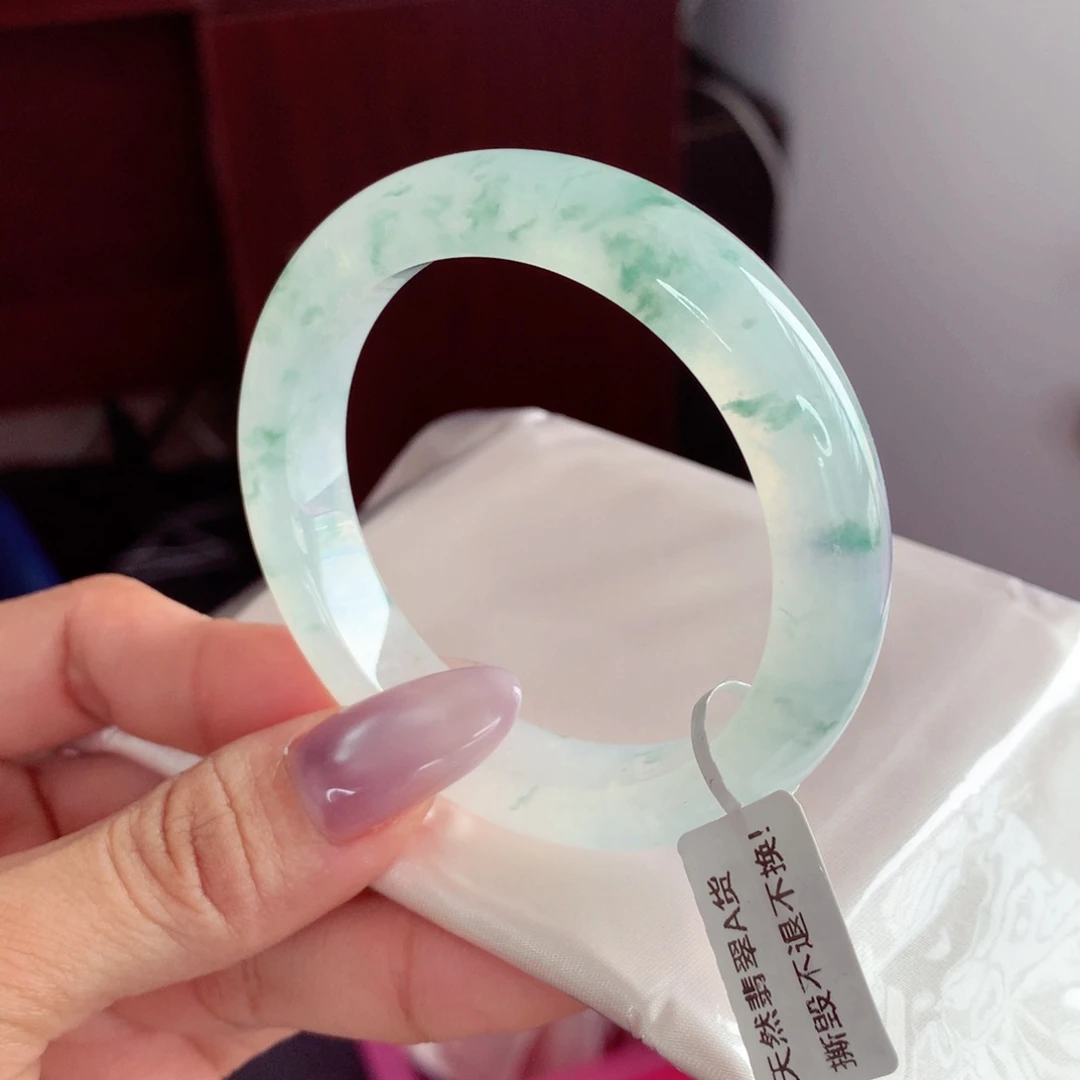 未镶嵌手镯翡翠53.3全条起荧光，白冰绿花，小柒