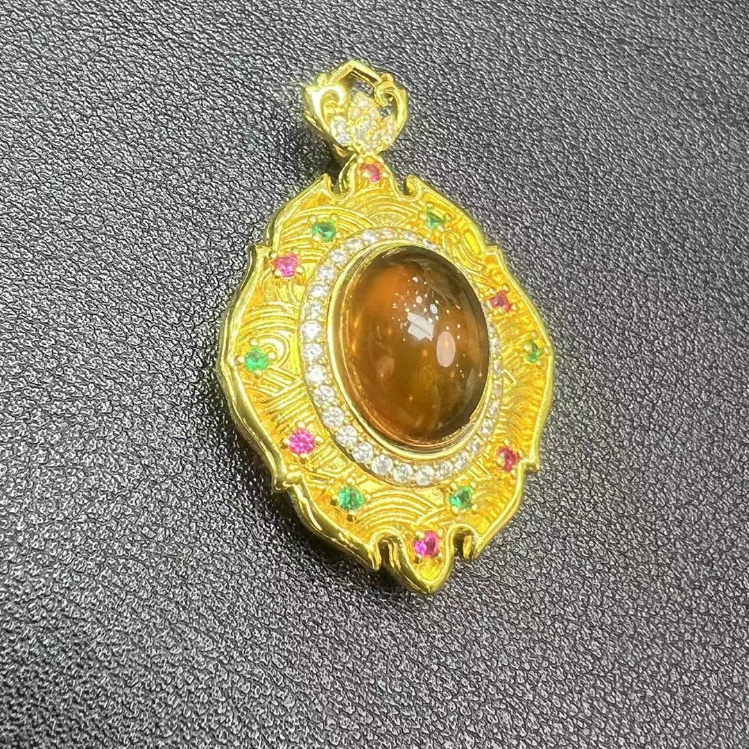 MT2723-琥珀九金离光灵草珀福贝吊坠-配麻花链