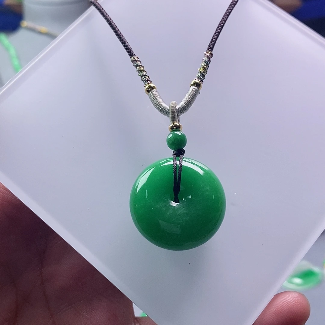 翡翠未镶嵌吊坠(赠链)