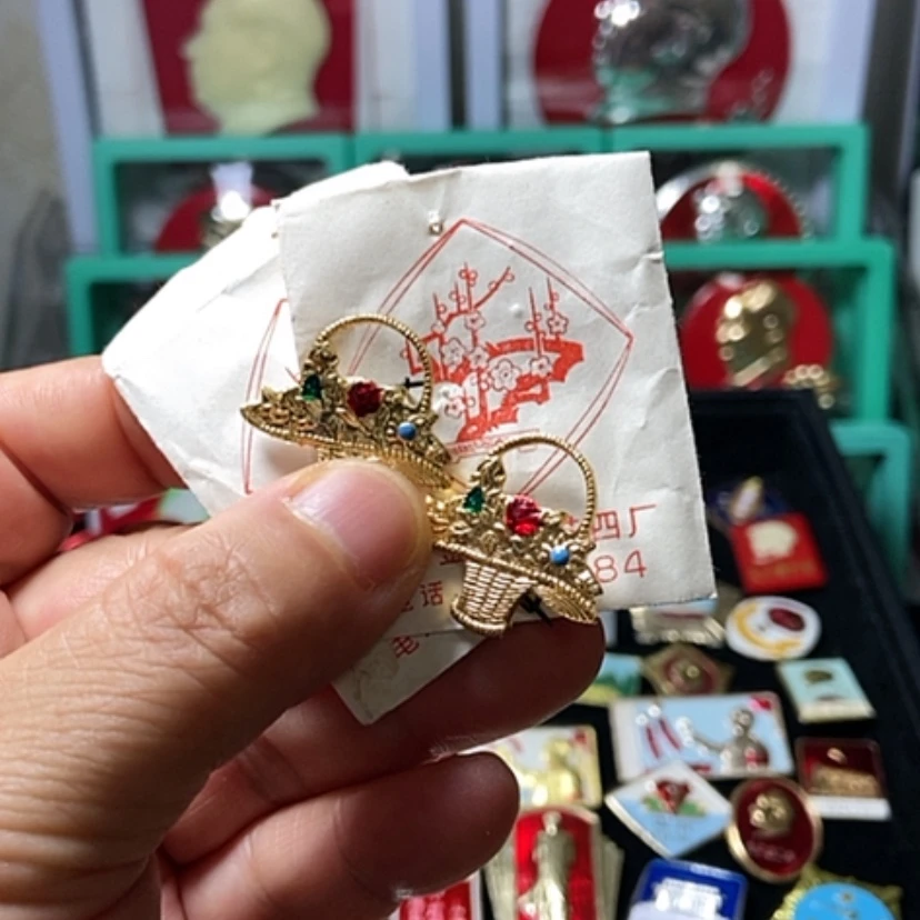 【闪购商品】铝六七十年代的2枚章