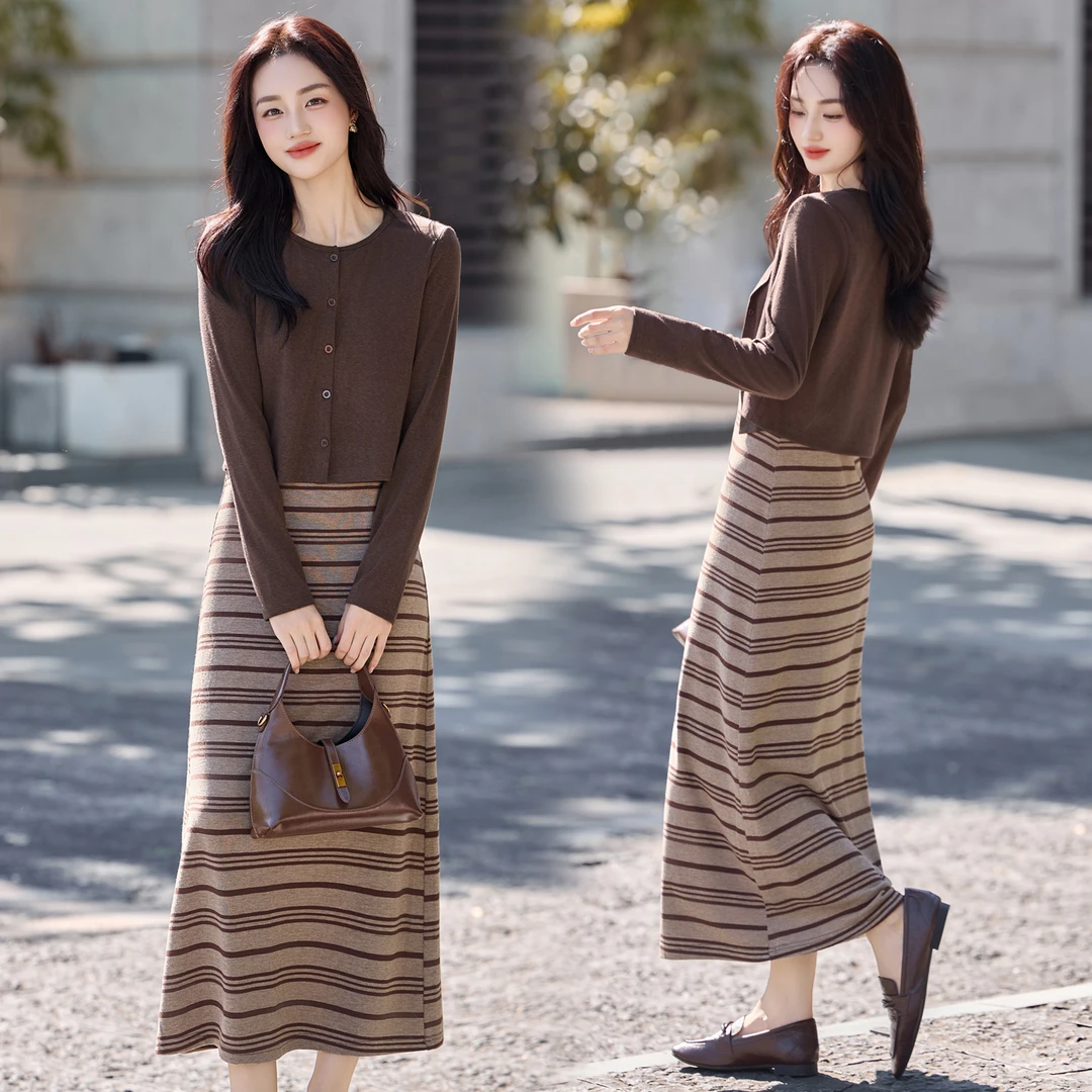 2025秋季新款韩版复古时尚百搭短款开衫撞色条纹背心连衣裙两件套