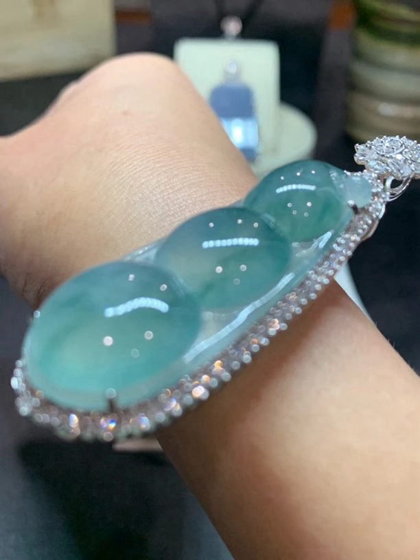 折后缅A翡翠18k真钻吊坠 超大冰飘花福豆 整63-21-15 裸47-17-8